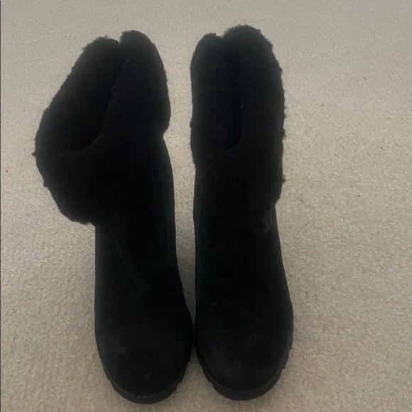 UGG Women’s Kyra Wedge Ankle Boots - Picture 9 of 10